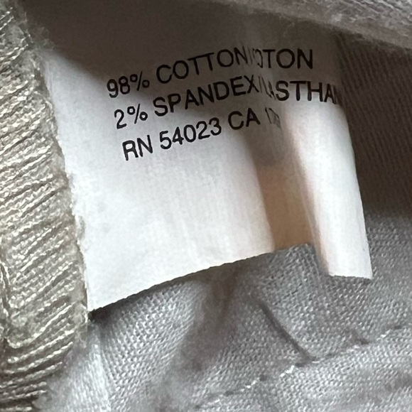 ⭐️ Gap Capris - Picture 4 of 4